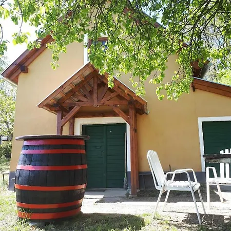 Casa de Férias By The Woods Balatonhenye